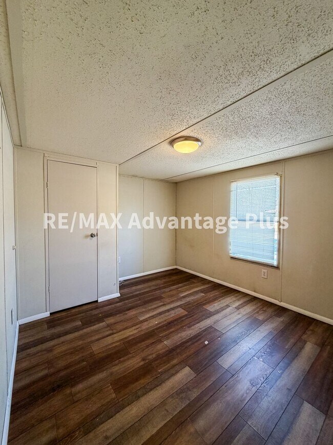 Building Photo - 3-Bedroom Home in a Private Setting