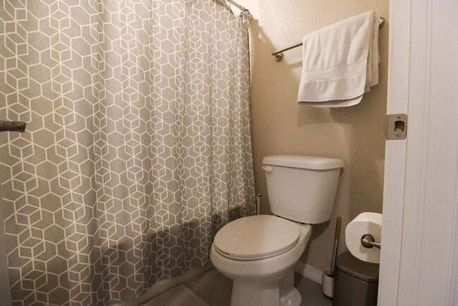 Building Photo - 3 Bedroom, 2.5 Bathroom Townhome. June 2026 Move-In! 2-year lease option!