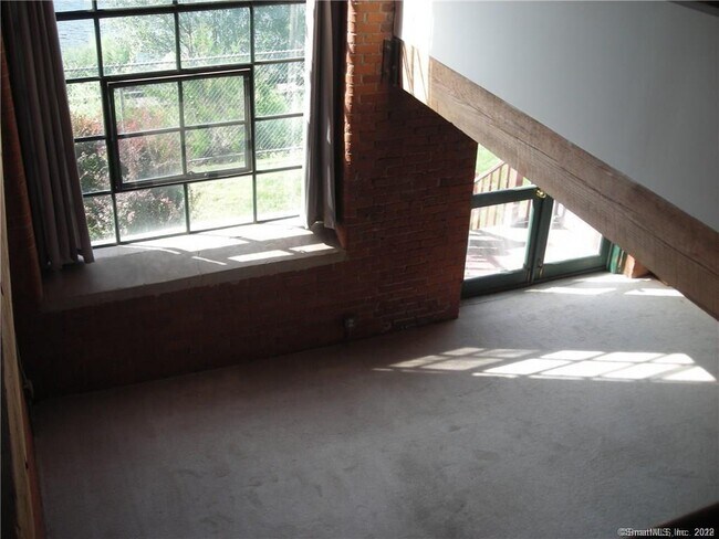 Building Photo - 68 Thermos Ave