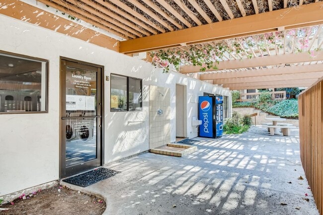 Building Photo - Fantastic Updated 1 Bedroom Condo in Missi...