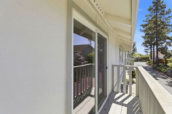 Building Photo - Northpoint Townhome