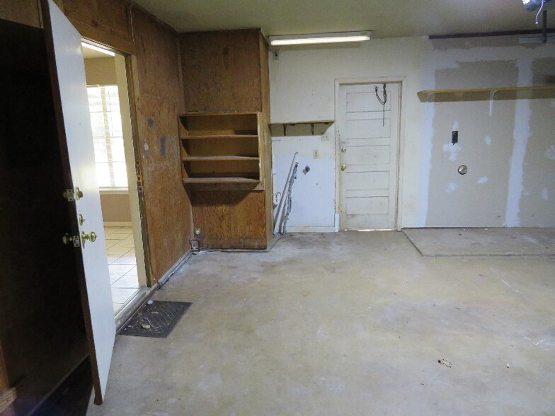 Building Photo - 9715 Nona Kay Dr