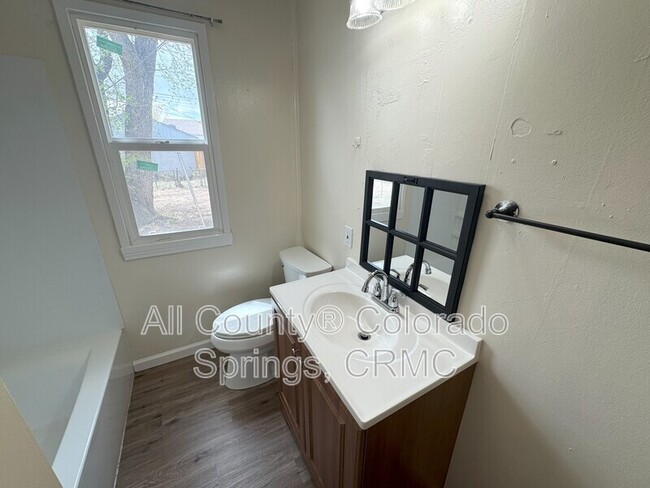 Building Photo - 607 Brookshire Ave