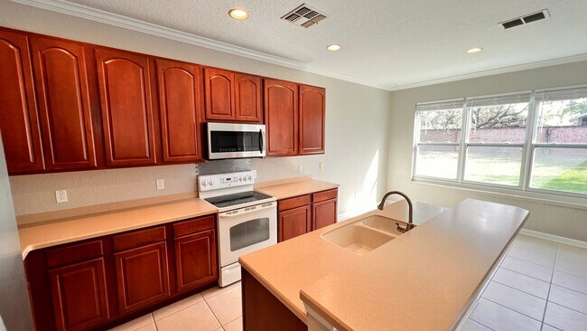 Building Photo - Spacious 4-Bedroom Home in HOA Community with Fantastic Amenities!