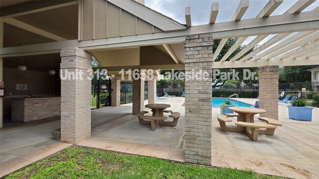 Building Photo - 11658 Lakeside Park Dr