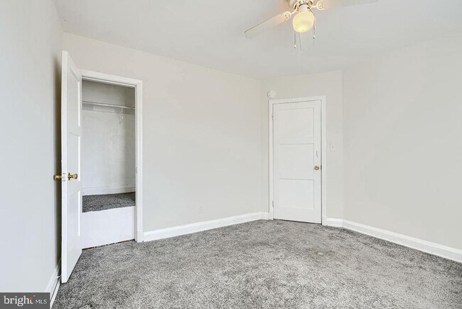 Building Photo - 5626 Midwood Ave