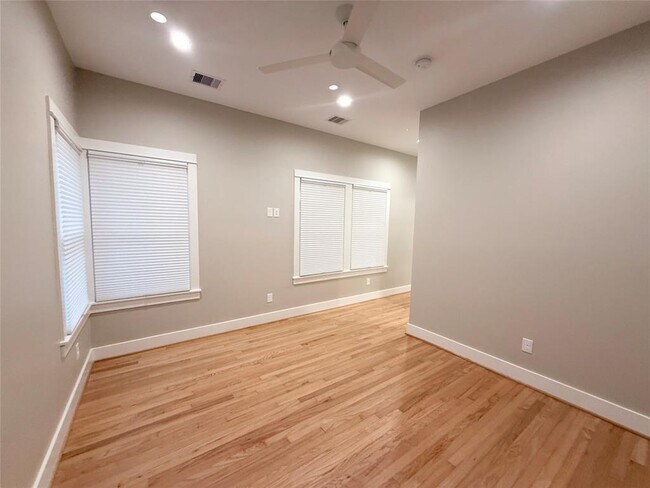 Building Photo - 1506 Sul Ross St