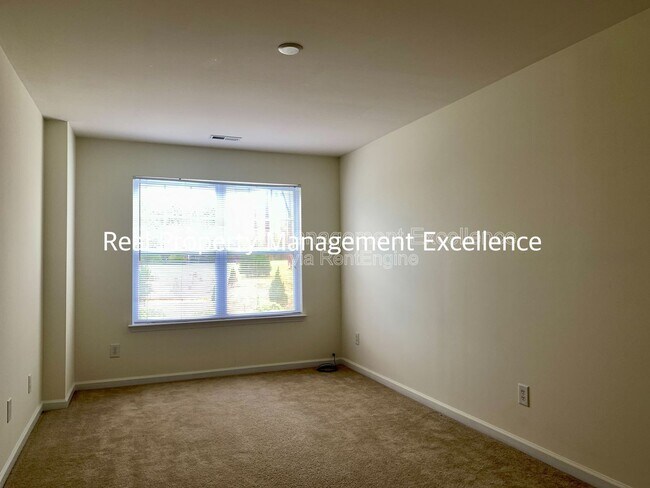 Building Photo - 310 Gilman Ln