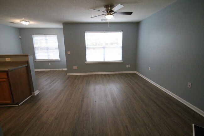 Building Photo - 1364 Walnut Hill Dr