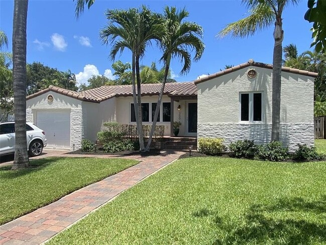 Primary Photo - 300 NE 17th Ave