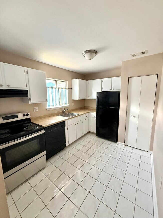 Building Photo - 8651 Madera Ct