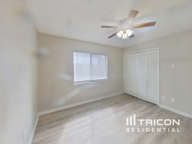 Building Photo - 1519 Carter Oaks Dr