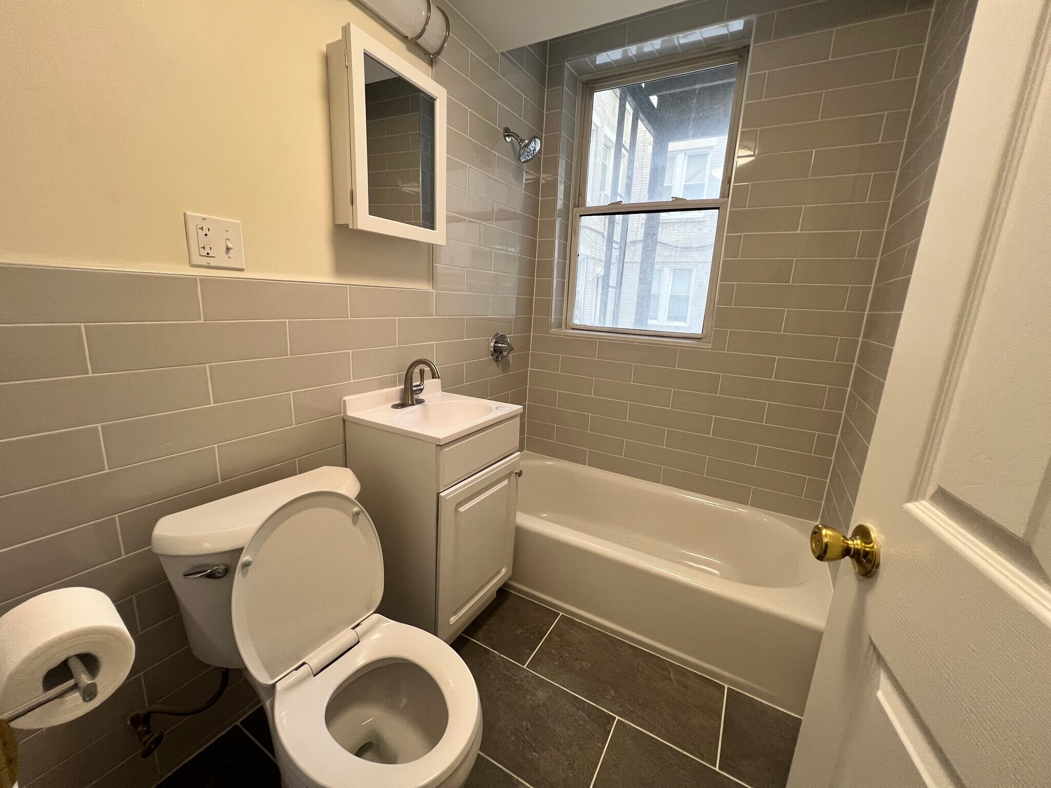 Building Photo - 132 Washington St