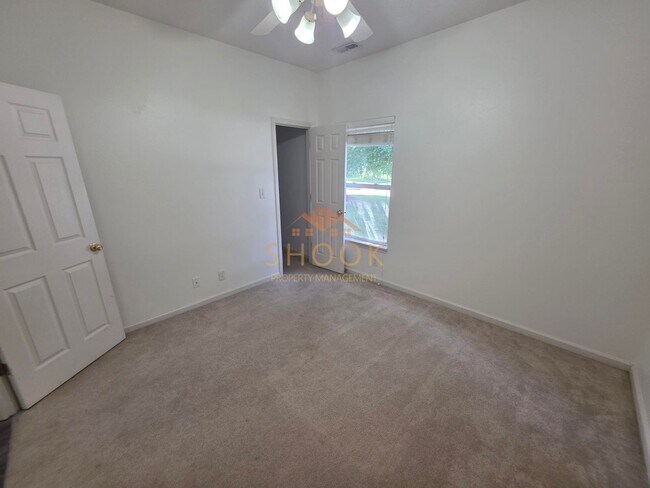 Building Photo - 3 BR Lindberg Village