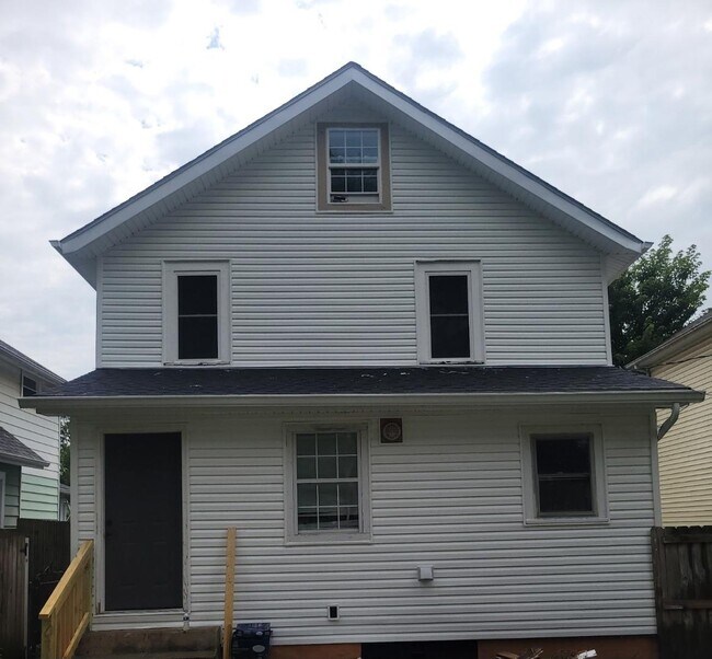 Building Photo - 743 Lilley Ave