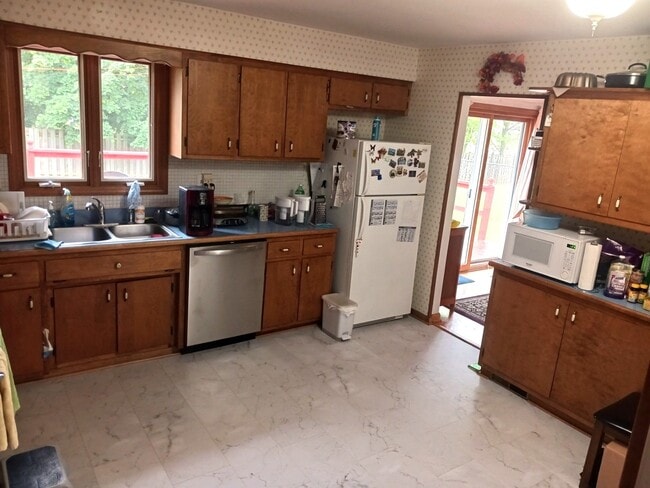 Building Photo - 7827 Rohrer Dr
