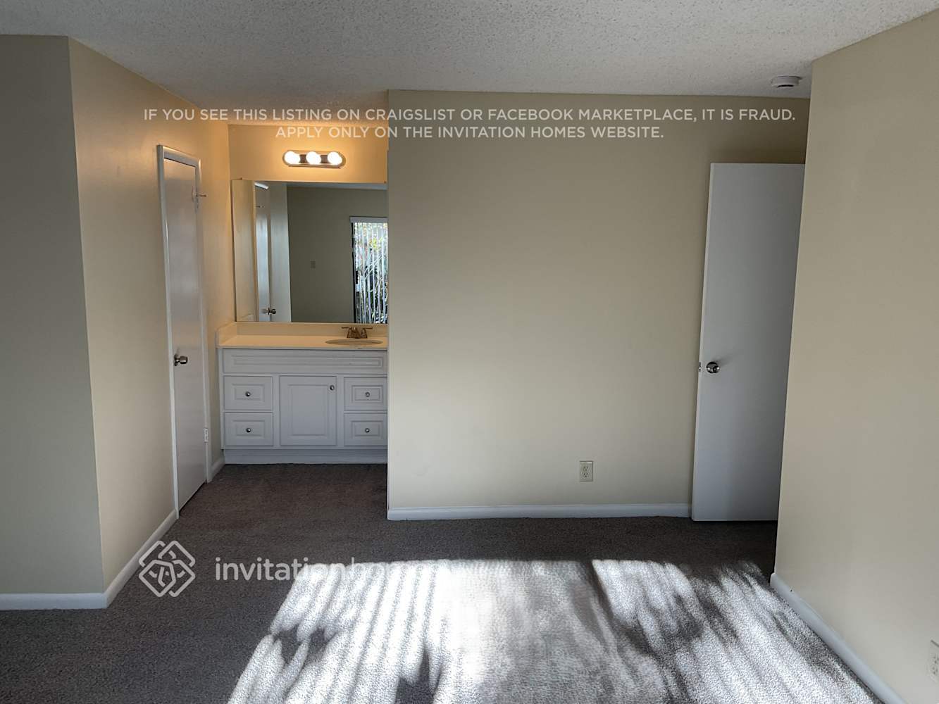 Building Photo - 4005 W Sailboat Dr