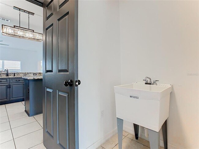 Building Photo - 3623 Weatherfield Dr