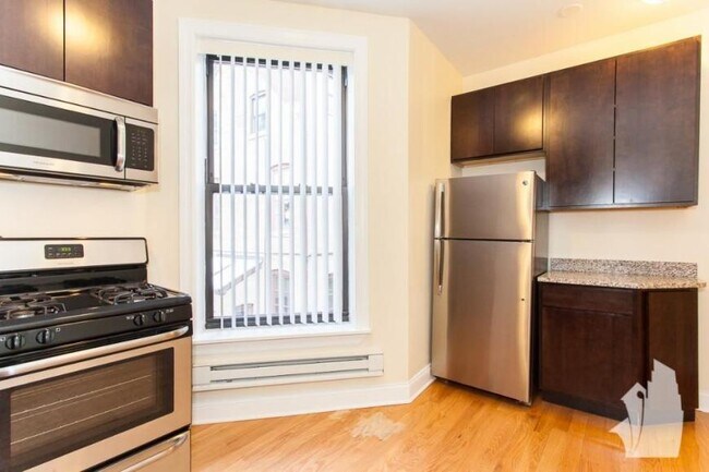 Building Photo - 2 bedroom in Chicago IL 60610