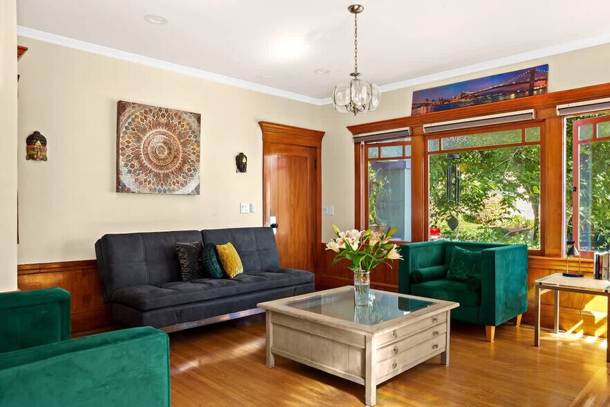 Primary Photo - 3148 College Ave