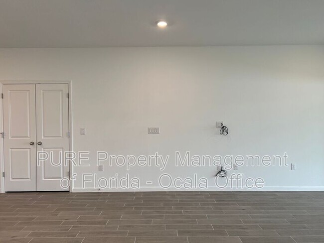 Building Photo - 3429 NE 40th St