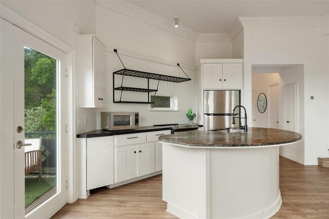 Building Photo - 5312 Scenic View Dr