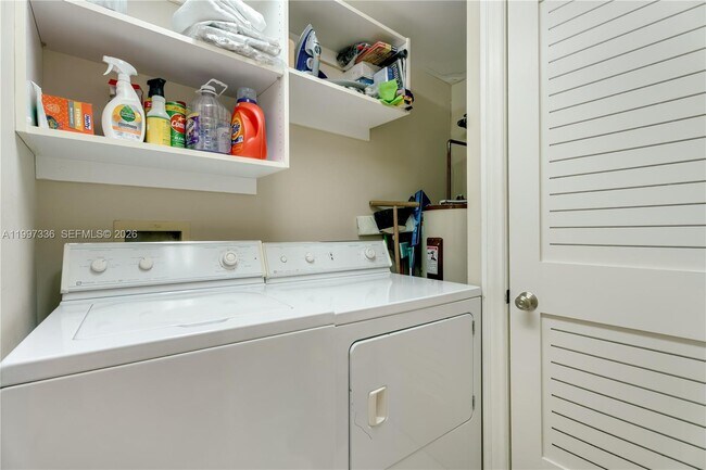 Building Photo - 445 Grand Bay Dr