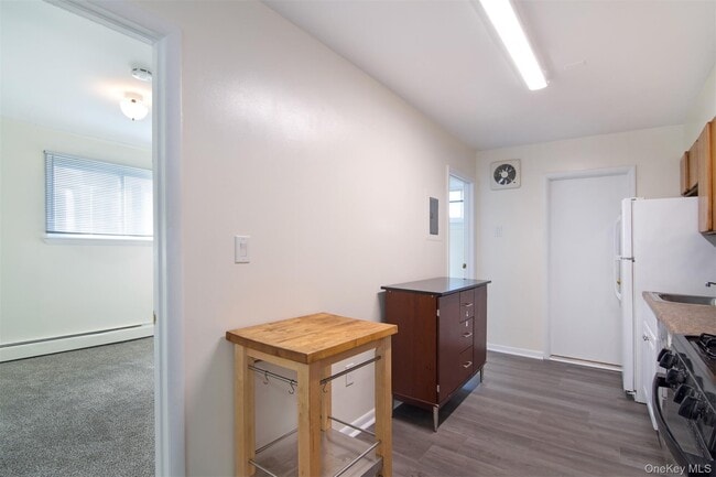Building Photo - 15 N Buckhout St