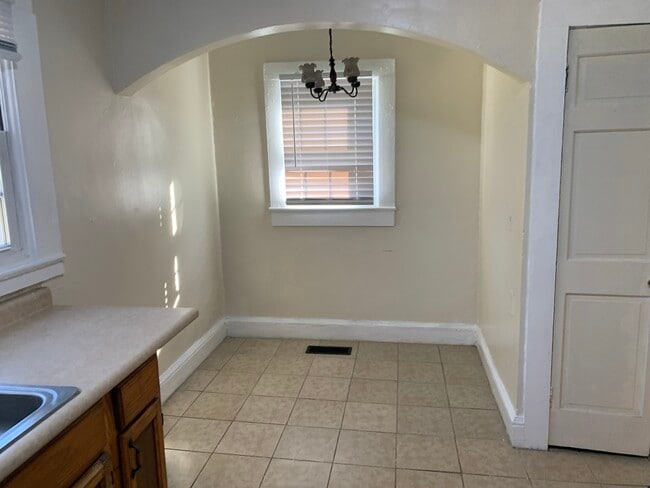 Building Photo - 212 Fairview Dr