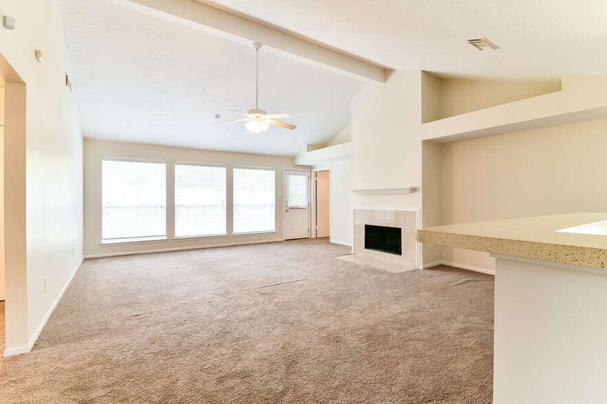 Building Photo - 17606 Glenwolf Dr