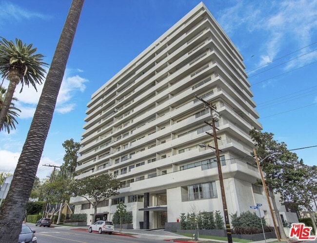 Building Photo - 838 N Doheny Dr