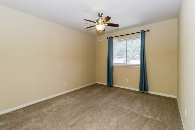 Building Photo - Amazing home ready to move in!
