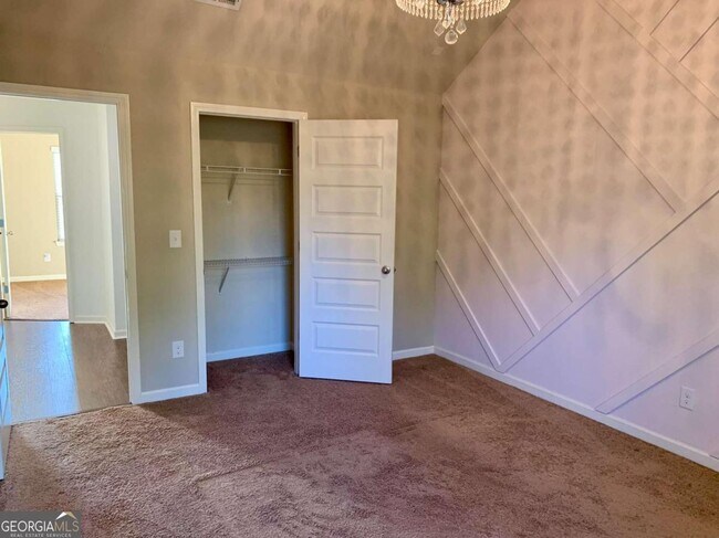 Building Photo - 1370 Long Acre Dr