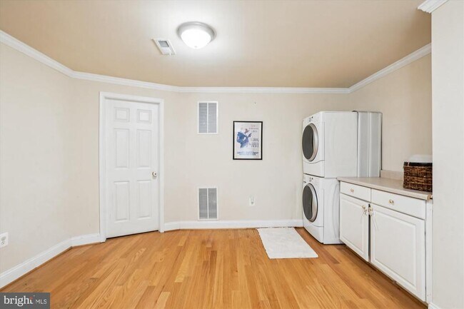 Building Photo - 3913 8th St S