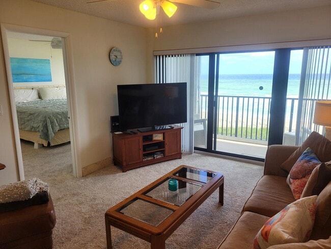 Building Photo - 10152 S Ocean Dr