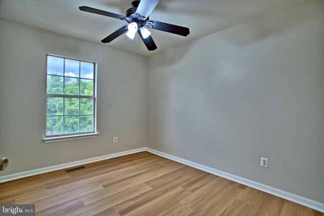 Building Photo - 6285 Clay Pipe Ct