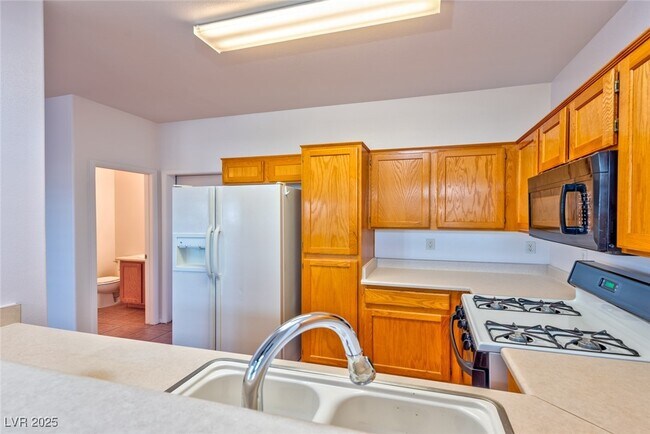 Building Photo - 1348 Dusty Creek St