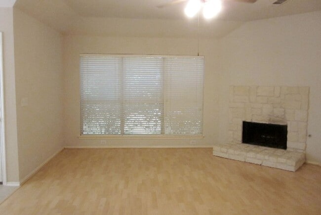 Building Photo - 2029 Oak Manor Dr