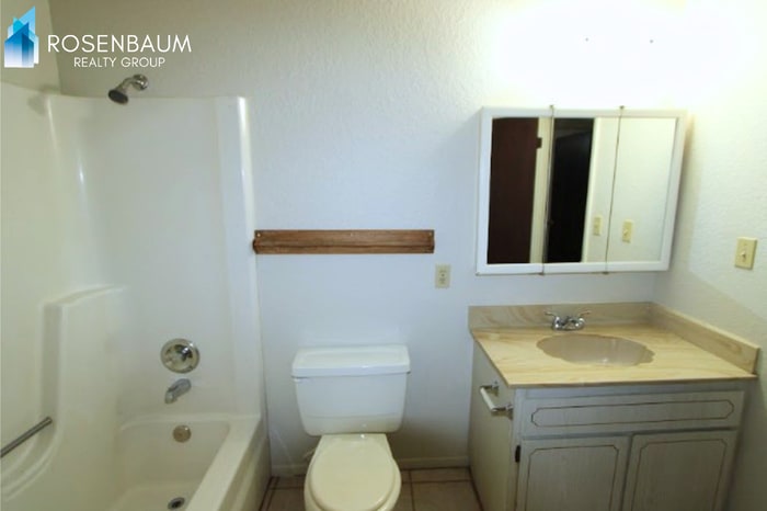 Building Photo - 1006 N Pueblo Dr