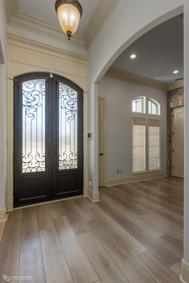 Building Photo - 322 Paris Pl