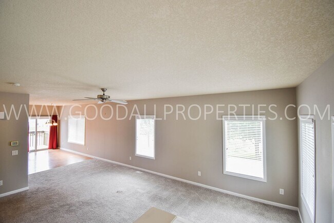Building Photo - 3 Bedroom 2 Bath Townhome end unit in Glenn Village!!!