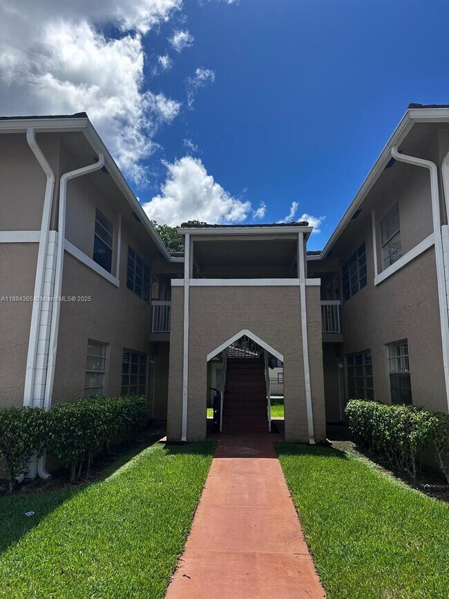 Primary Photo - 10124 Twin Lakes Dr