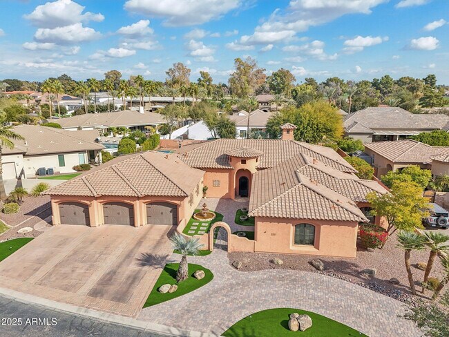 Building Photo - 351 N Cloverfield Cir