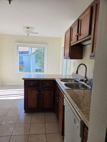 Building Photo - 7030 Park Lane Ct