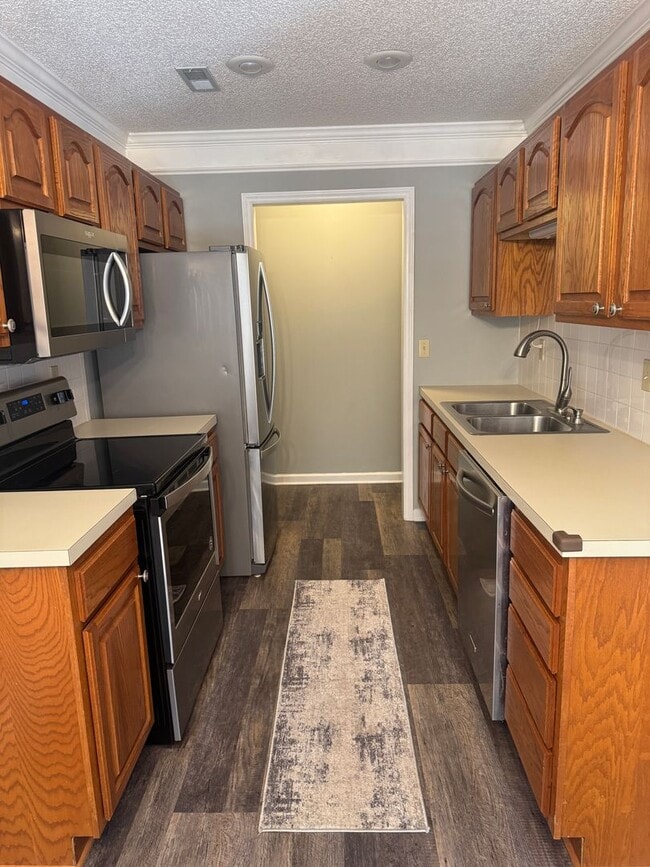 Building Photo - Awesome Townhouse of JOHN B DENNIS HIGWAY in the heart of Kingsport