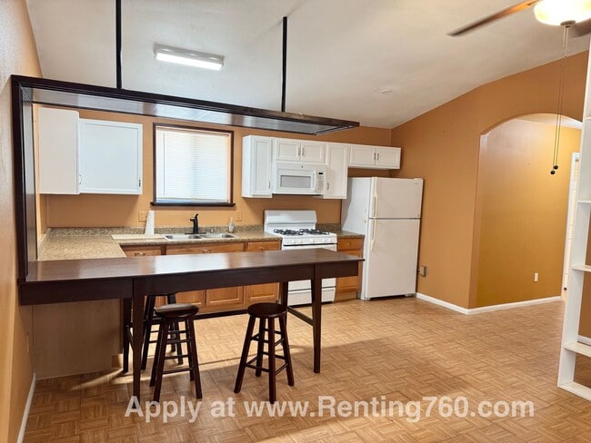 Building Photo - 2 Bed 2 Bath Near Military Base!