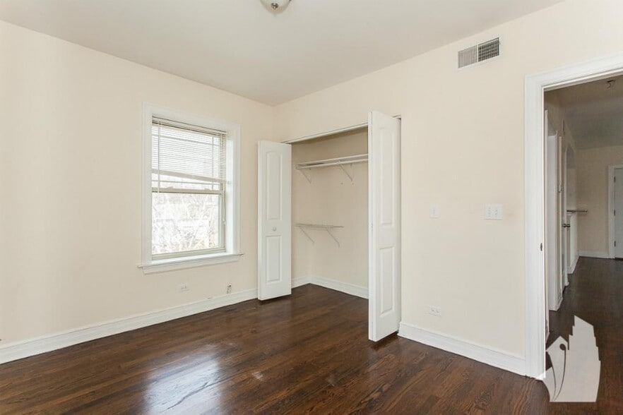 Building Photo - 3808 N Sheffield Ave