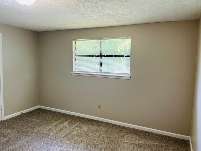 Building Photo - Wow! Check out this charming 4-bedroom, 1-...