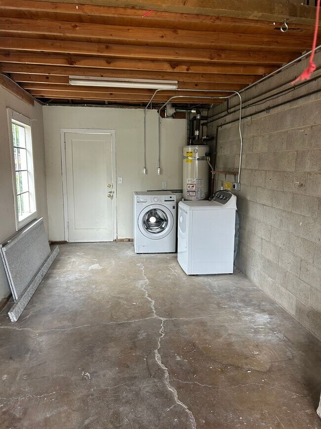 Building Photo - Adorable home in San Carlos with large yard
