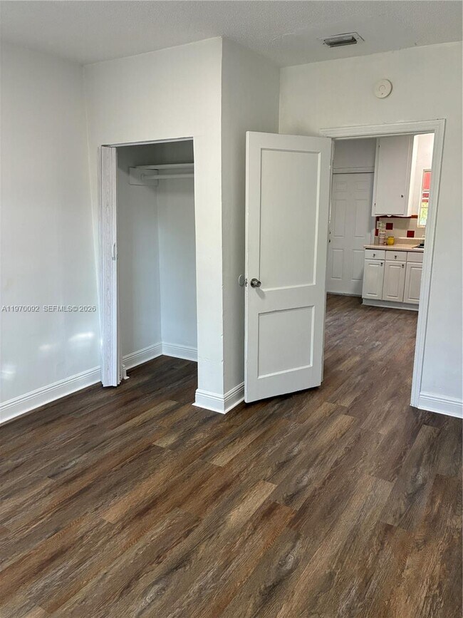 Building Photo - 750 NE 86th St